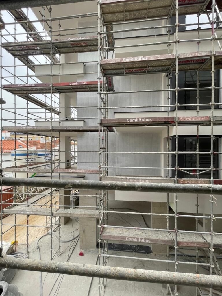 aplicação de capoto weber em predio Torres Vedras